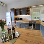 Szoemoerce Vendeghaz Case de vacanță *