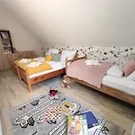 Szoemoerce Vendeghaz Case de vacanță