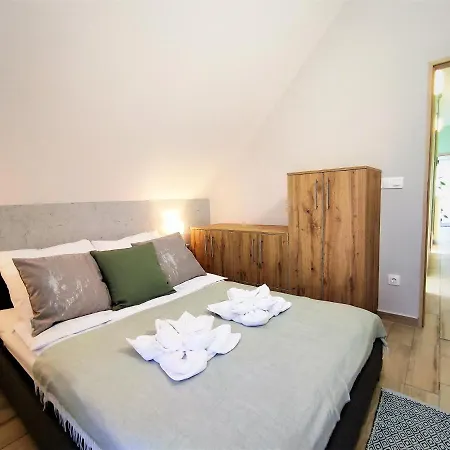 Holiday home Szoemoerce Vendeghaz Balatonfured
